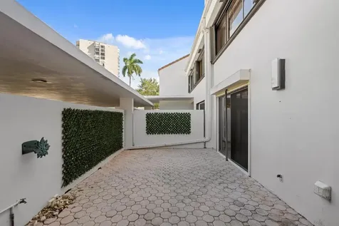 2435 Presidential Way West Palm Beach FL 33401