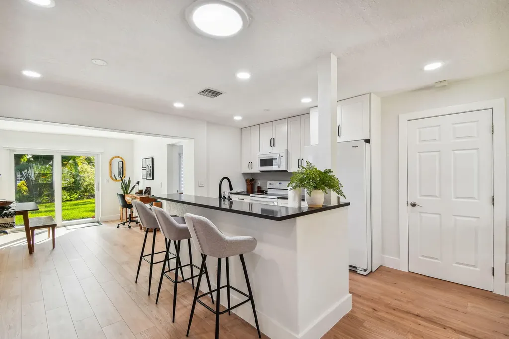 702 NE 10th Avenue Boynton Beach FL 33435