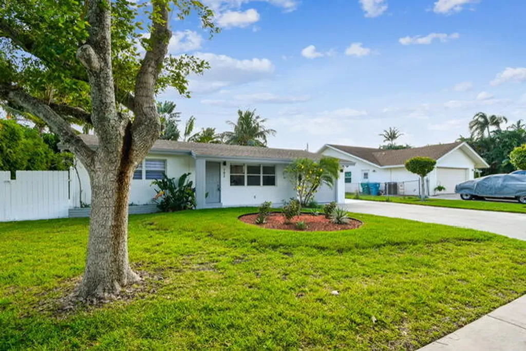 702 NE 10th Avenue Boynton Beach FL 33435