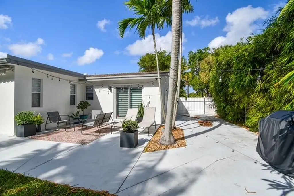 702 NE 10th Avenue Boynton Beach FL 33435