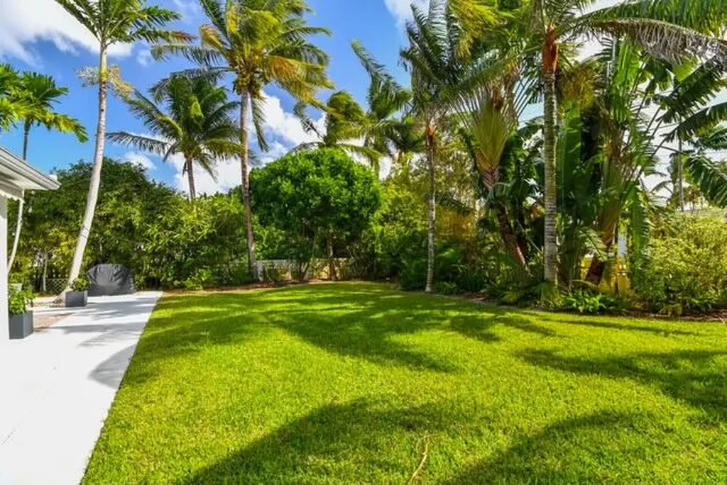 702 NE 10th Avenue Boynton Beach FL 33435