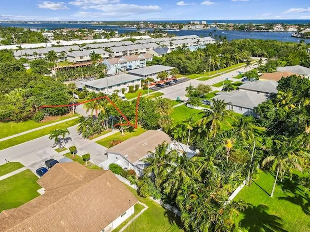 702 NE 10th Avenue Boynton Beach FL 33435