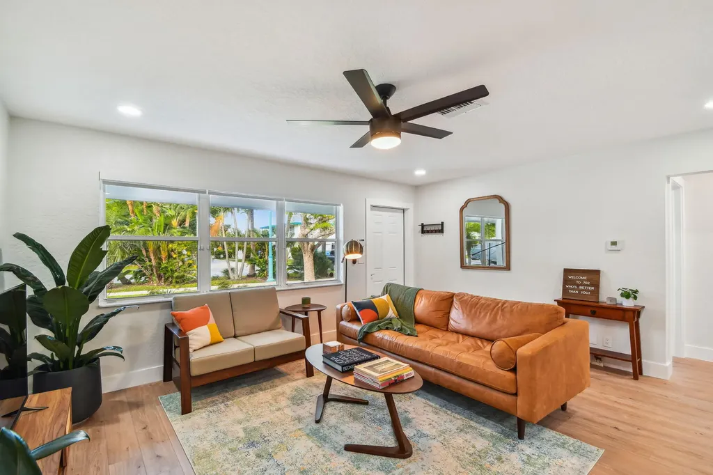 702 NE 10th Avenue Boynton Beach FL 33435
