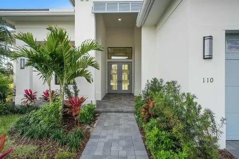 110 SE Via Verona Port St Lucie FL 34984