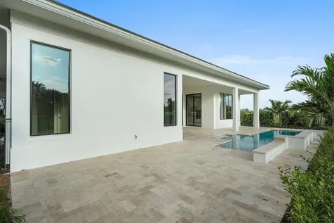 110 SE Via Verona Port St Lucie FL 34984