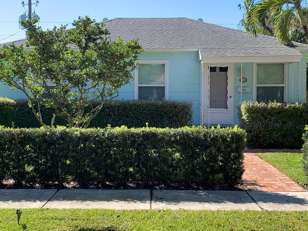 816 Avon Road West Palm Beach FL 33401