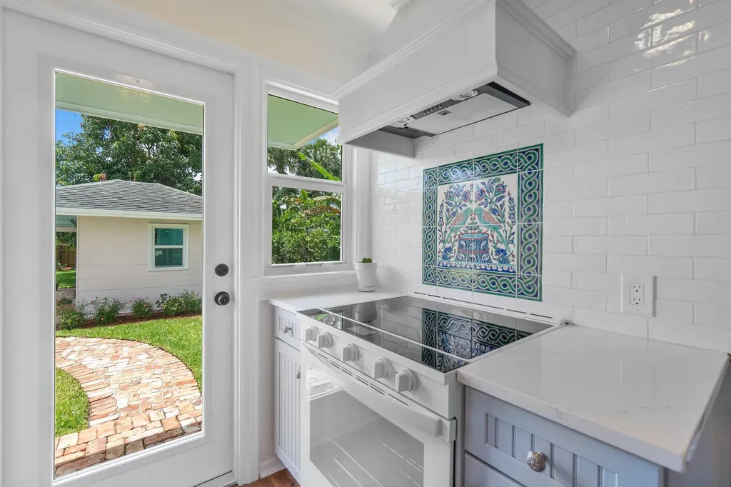 816 Avon Road West Palm Beach FL 33401