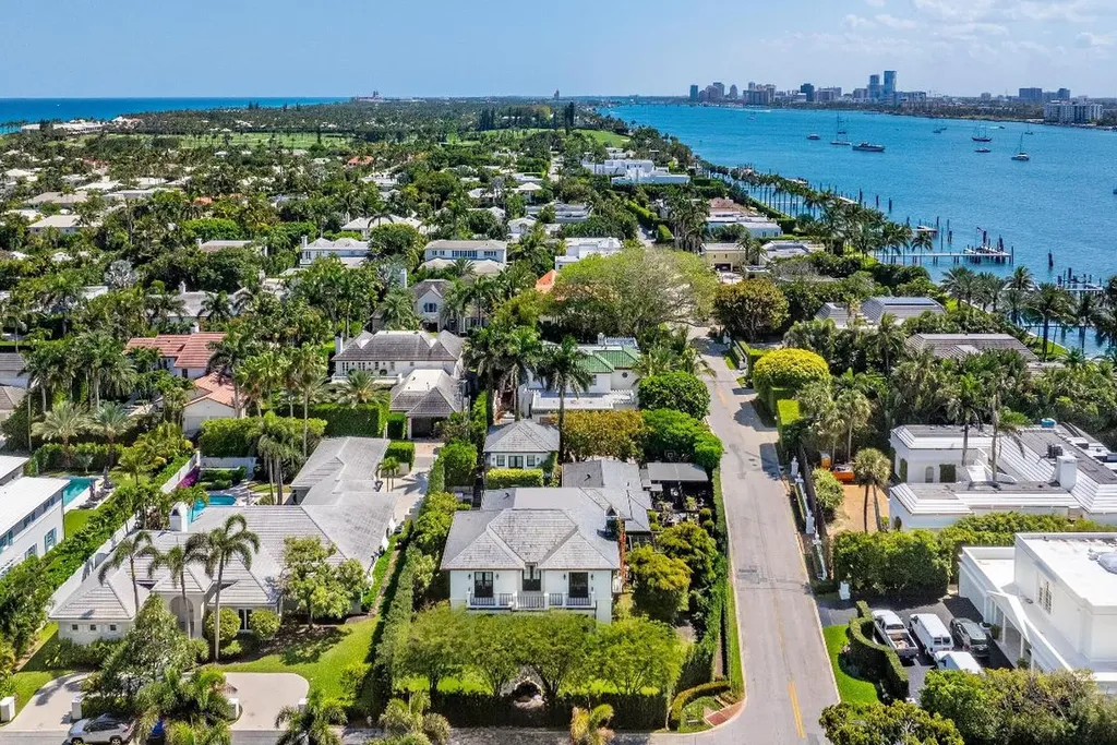 1053 N Lake Way Palm Beach FL 33480