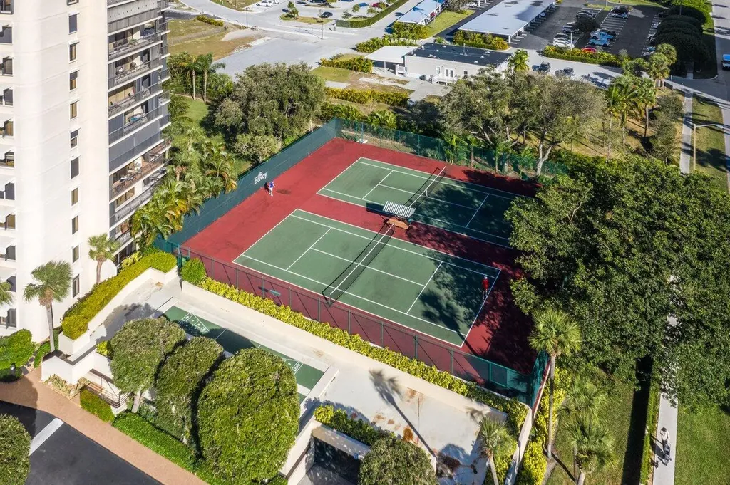 2450 Presidential Way West Palm Beach FL 33401
