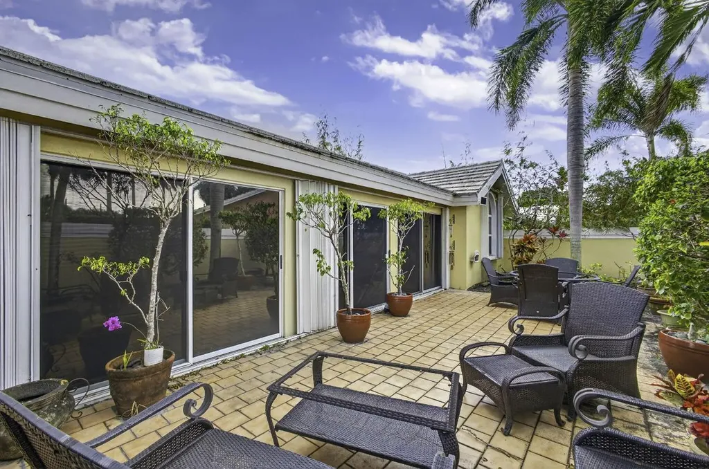 2347 Saratoga Bay Drive West Palm Beach FL 33409