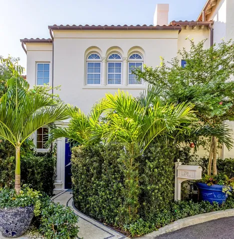238 Phipps Plaza Palm Beach FL 33480
