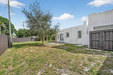 1011 W Lakewood Road West Palm Beach FL 33405