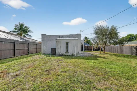 1011 W Lakewood Road West Palm Beach FL 33405