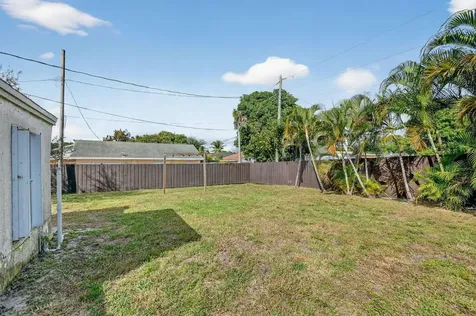 1011 W Lakewood Road West Palm Beach FL 33405