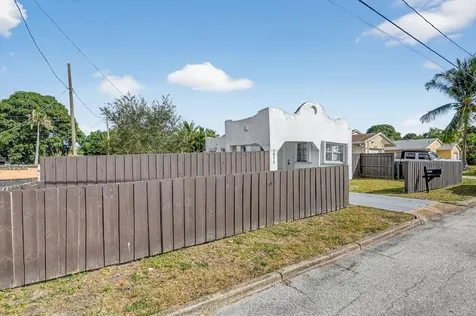 1011 W Lakewood Road West Palm Beach FL 33405