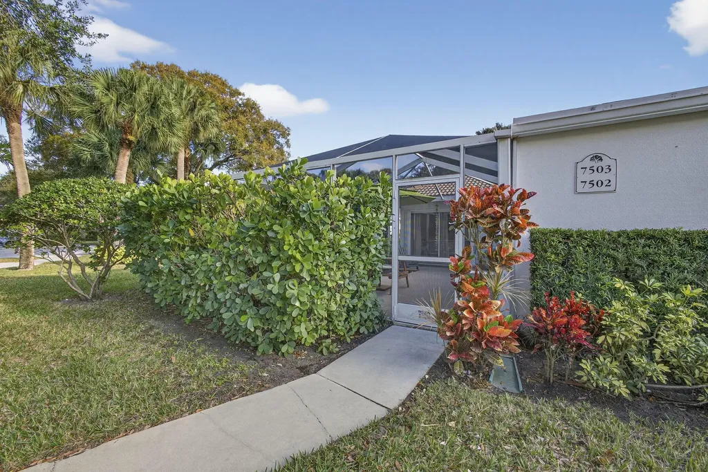 7502 Geminata Oak Court Palm Beach Gardens FL 33410