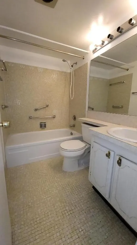 23 Kingswood B West Palm Beach FL 33417
