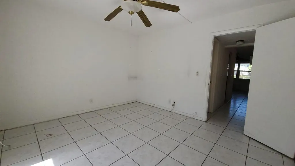 23 Kingswood B West Palm Beach FL 33417