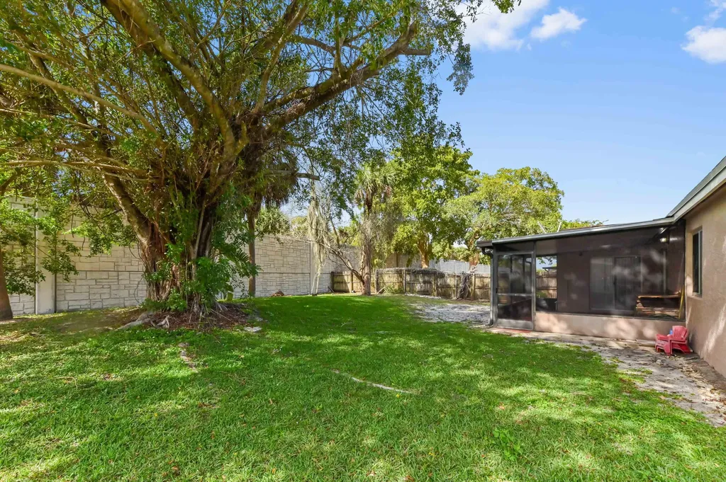 9969 Robins Nest Road Boca Raton FL 33496