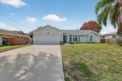 320 NE Surfside Avenue Port St Lucie FL 34983
