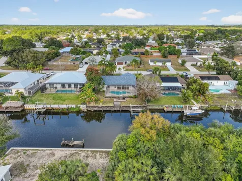 320 NE Surfside Avenue Port St Lucie FL 34983