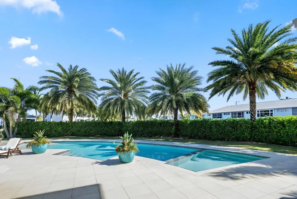 3700 NE 24th Avenue Lighthouse Point FL 33064