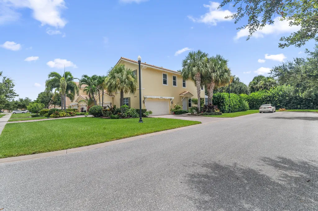 4559 Cadiz Circle Palm Beach Gardens FL 33418