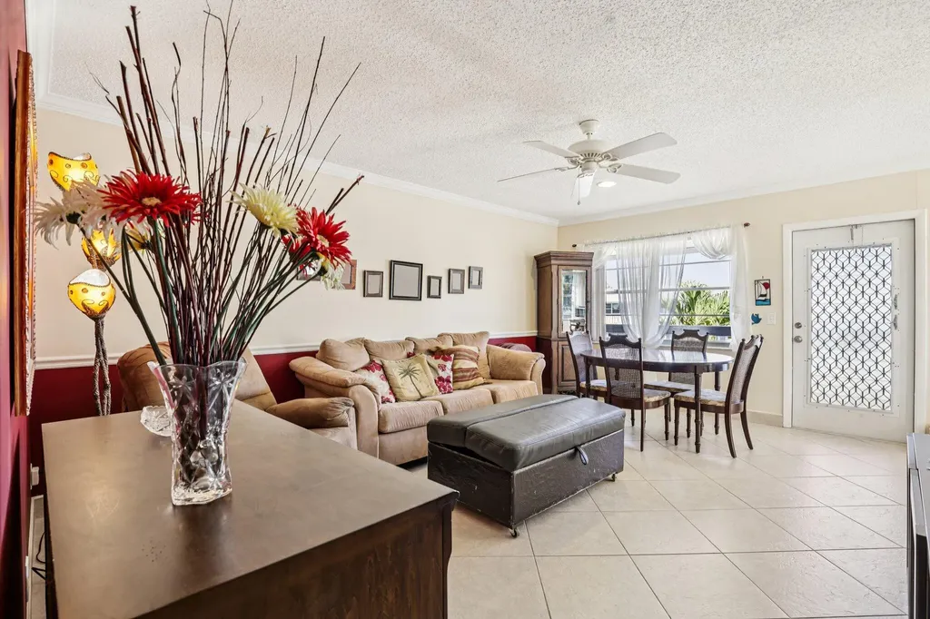 104 Oakridge Deerfield Beach FL 33442