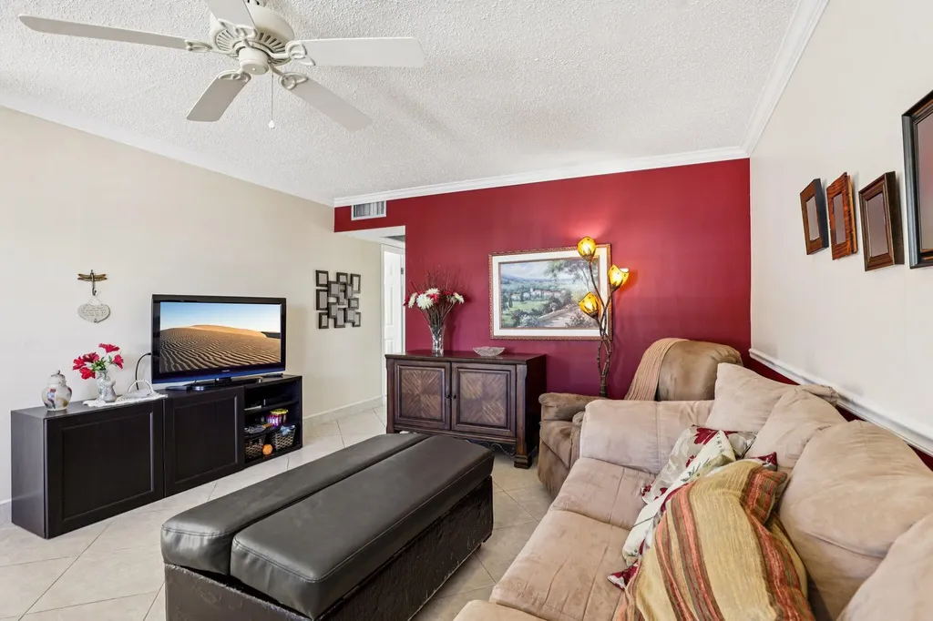 104 Oakridge Deerfield Beach FL 33442