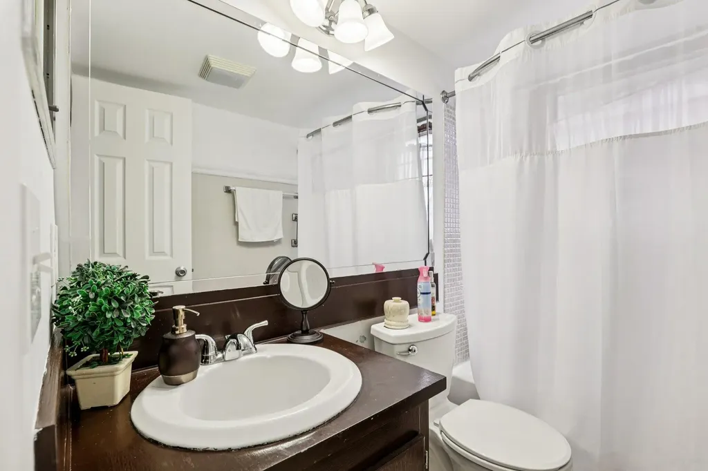 104 Oakridge Deerfield Beach FL 33442