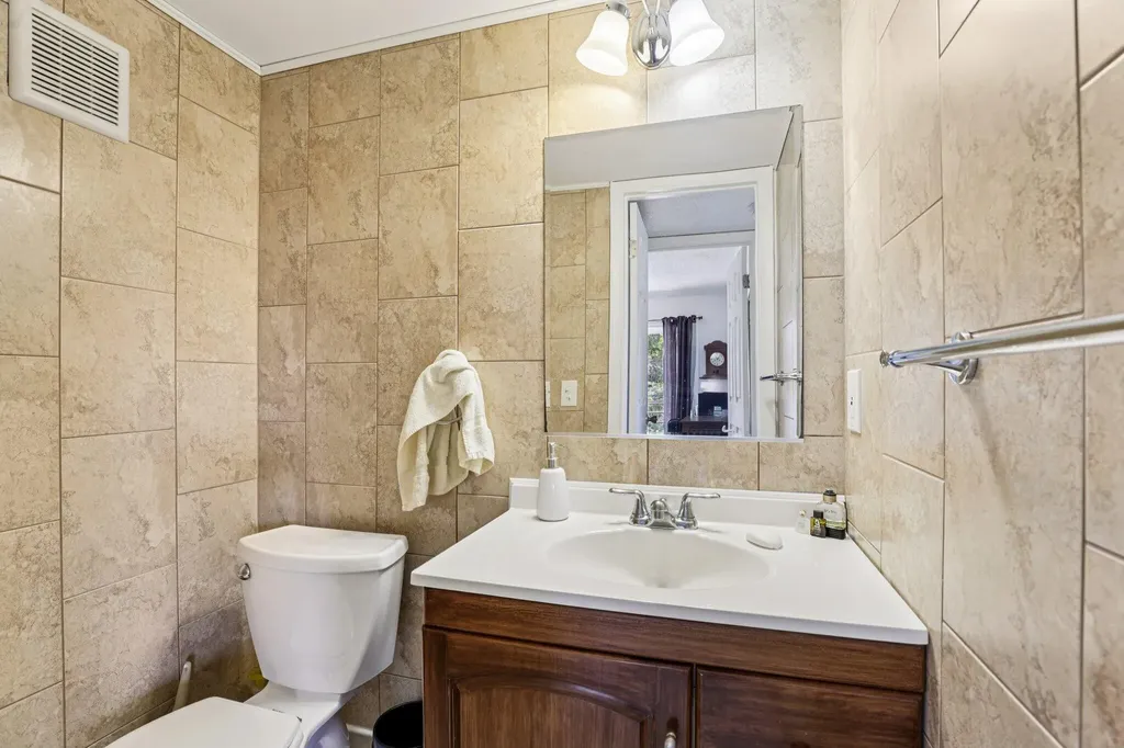 104 Oakridge Deerfield Beach FL 33442
