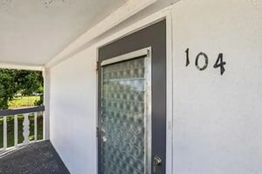 104 Oakridge Deerfield Beach FL 33442