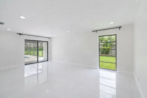 516 Muirfield Drive Atlantis FL 33462