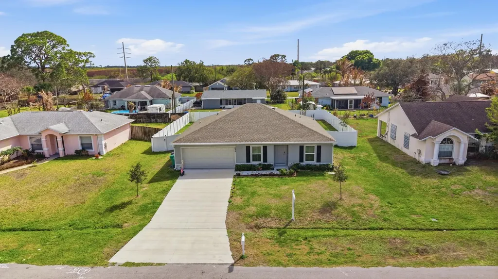 684 SE Crescent Avenue Port St Lucie FL 34984
