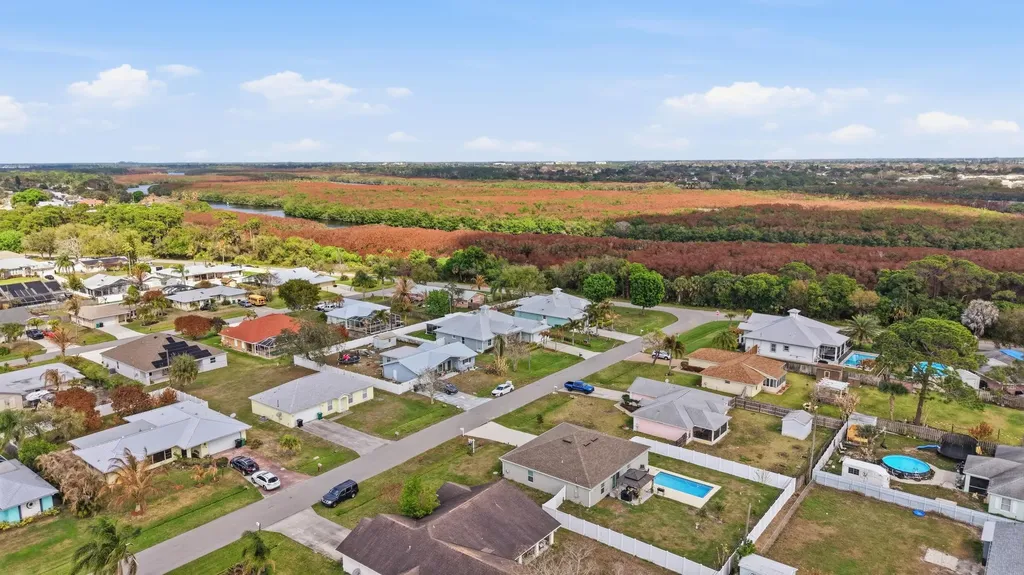 684 SE Crescent Avenue Port St Lucie FL 34984
