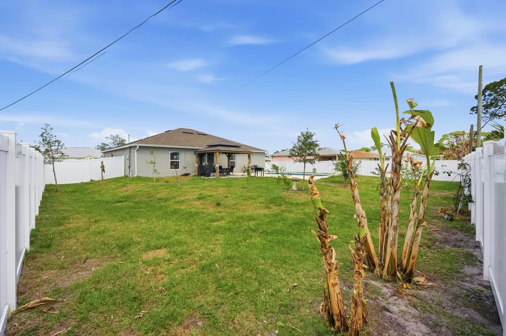 684 SE Crescent Avenue Port St Lucie FL 34984