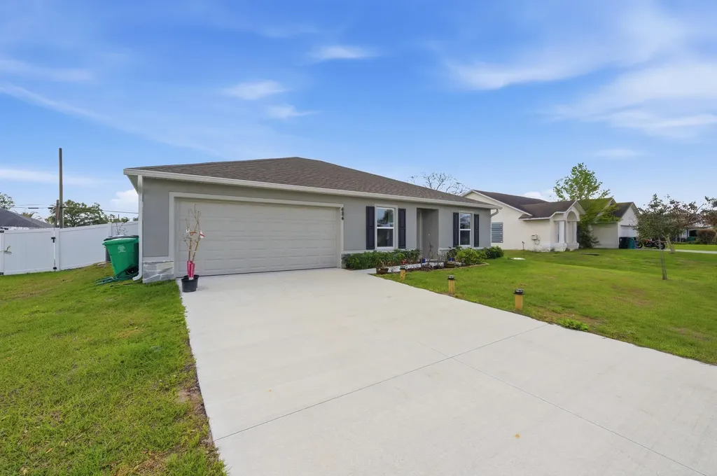 684 SE Crescent Avenue Port St Lucie FL 34984