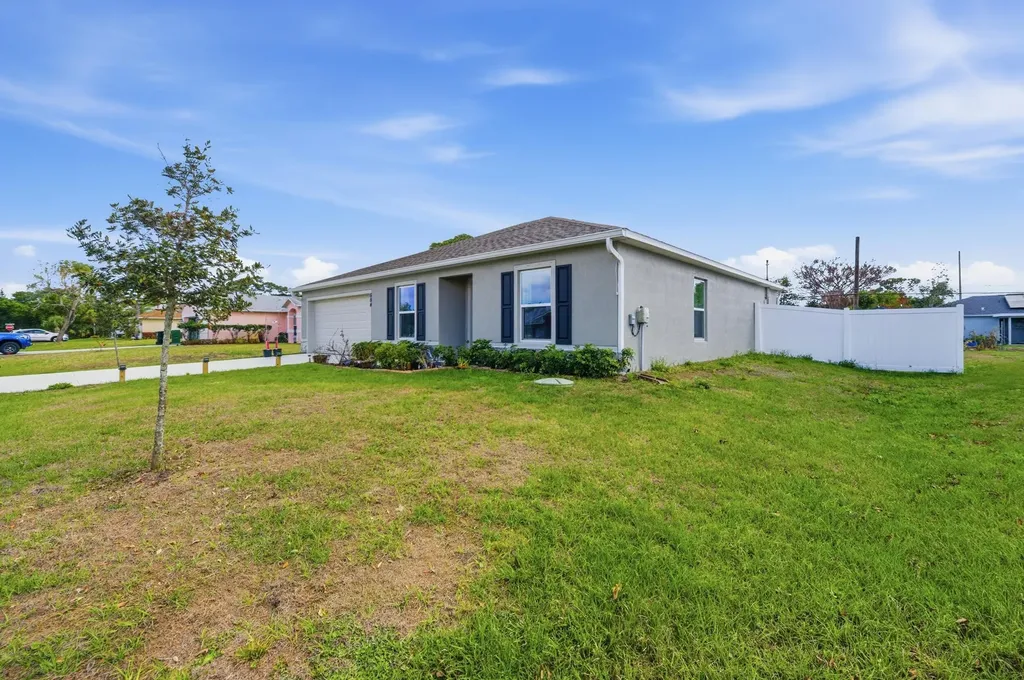 684 SE Crescent Avenue Port St Lucie FL 34984