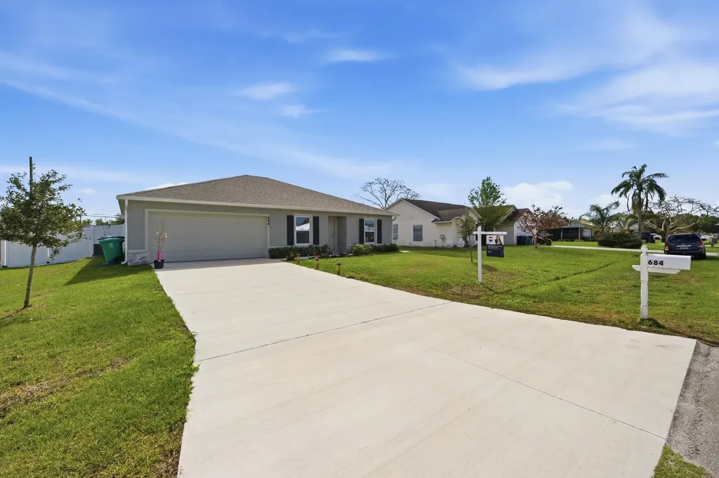 684 SE Crescent Avenue Port St Lucie FL 34984