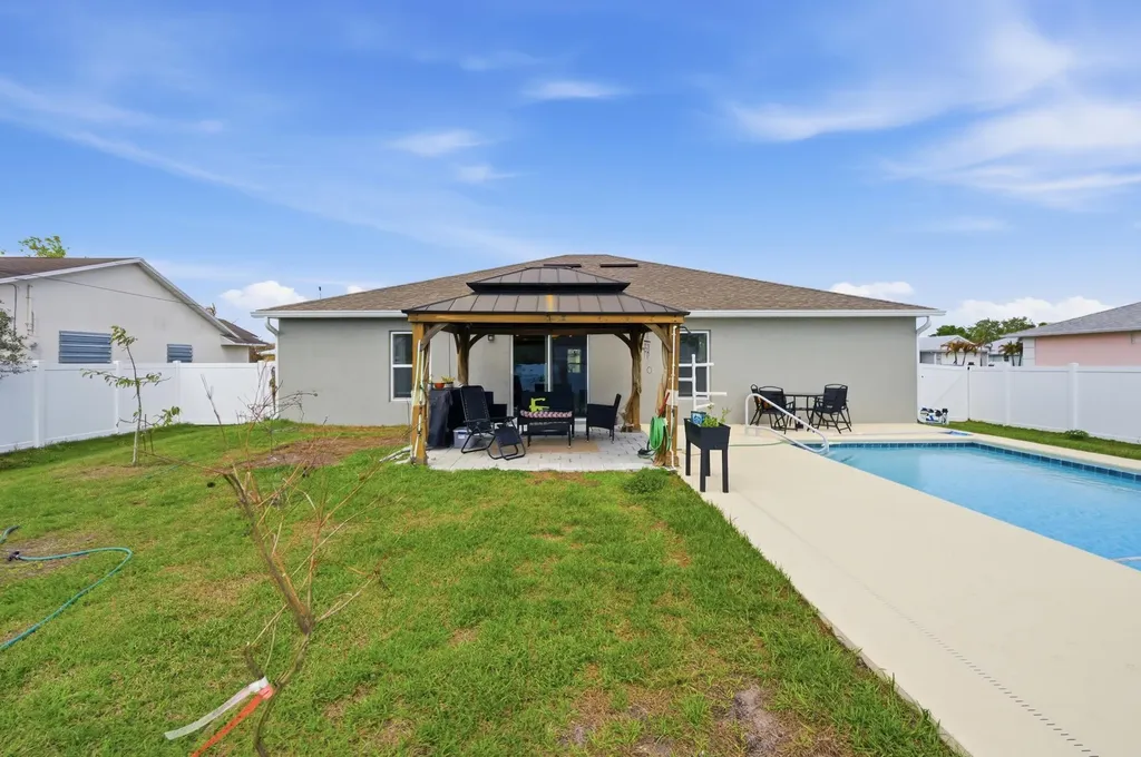 684 SE Crescent Avenue Port St Lucie FL 34984