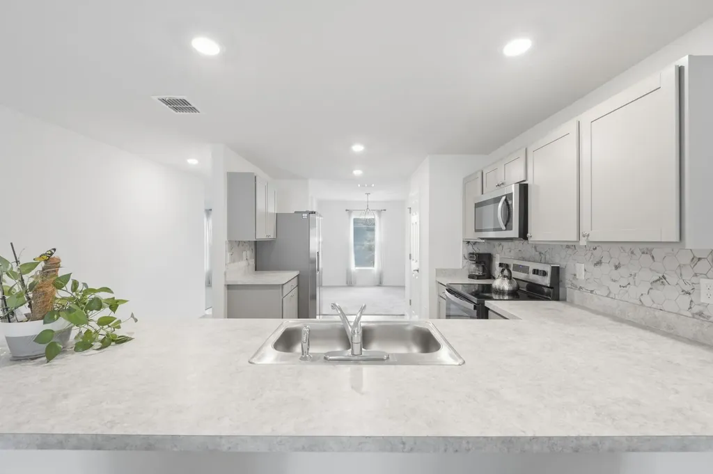 684 SE Crescent Avenue Port St Lucie FL 34984