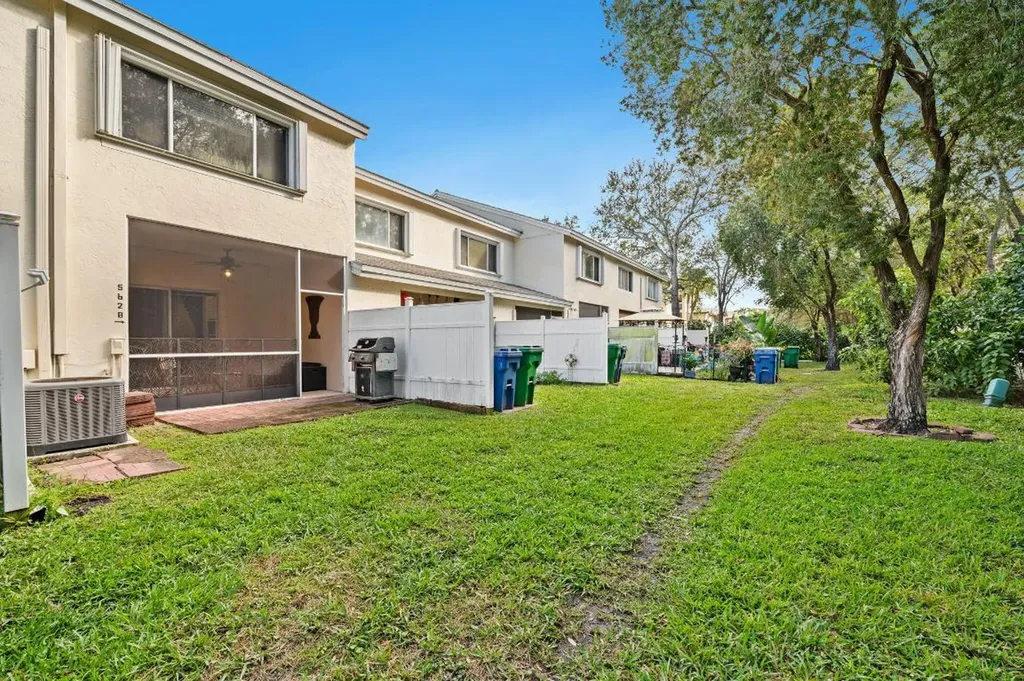 5628 NW 99th Lane Coral Springs FL 33076