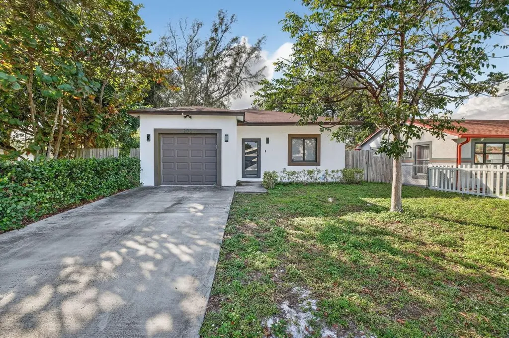 205 NW 27th Terrace Fort Lauderdale FL 33311
