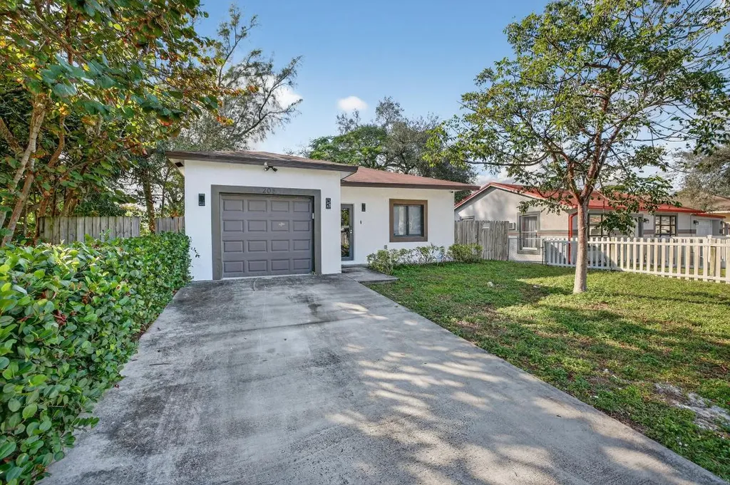 205 NW 27th Terrace Fort Lauderdale FL 33311