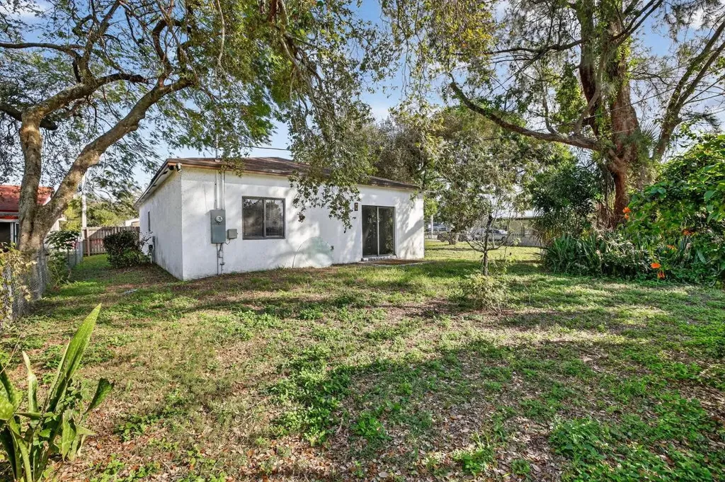 205 NW 27th Terrace Fort Lauderdale FL 33311