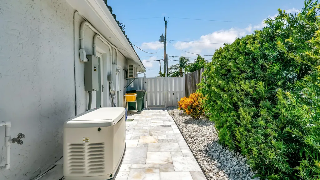 831 Dover Street Boca Raton FL 33487