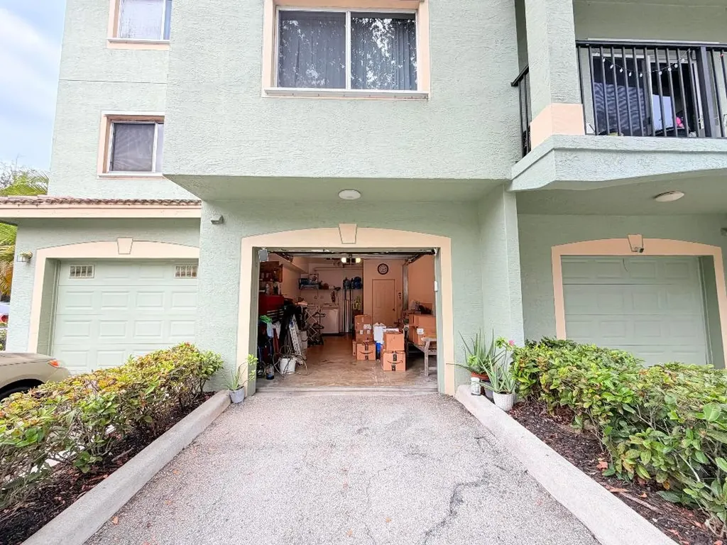 330 Crestwood Circle N Royal Palm Beach FL 33411