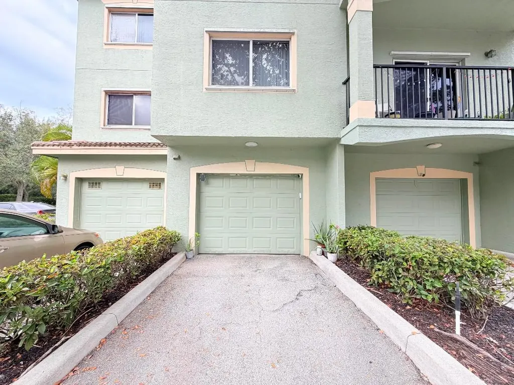 330 Crestwood Circle N Royal Palm Beach FL 33411