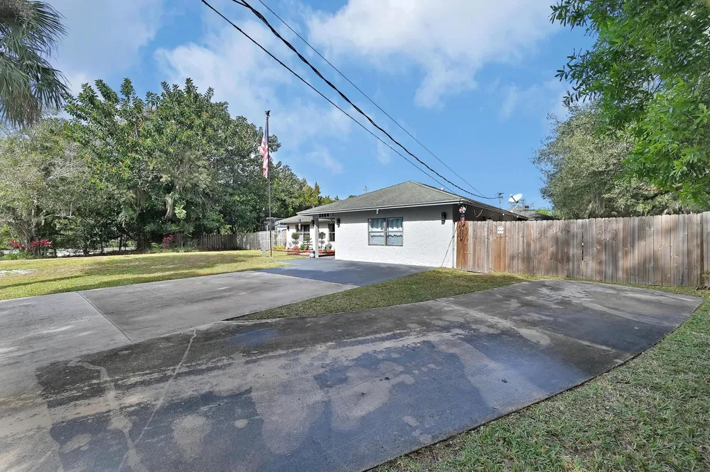 2404 Dade Road Fort Pierce FL 34982