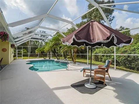 5873 Pine Ridge Circle Vero Beach FL 32967